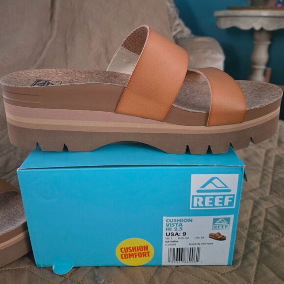 Sandals - Picture 3 of 5